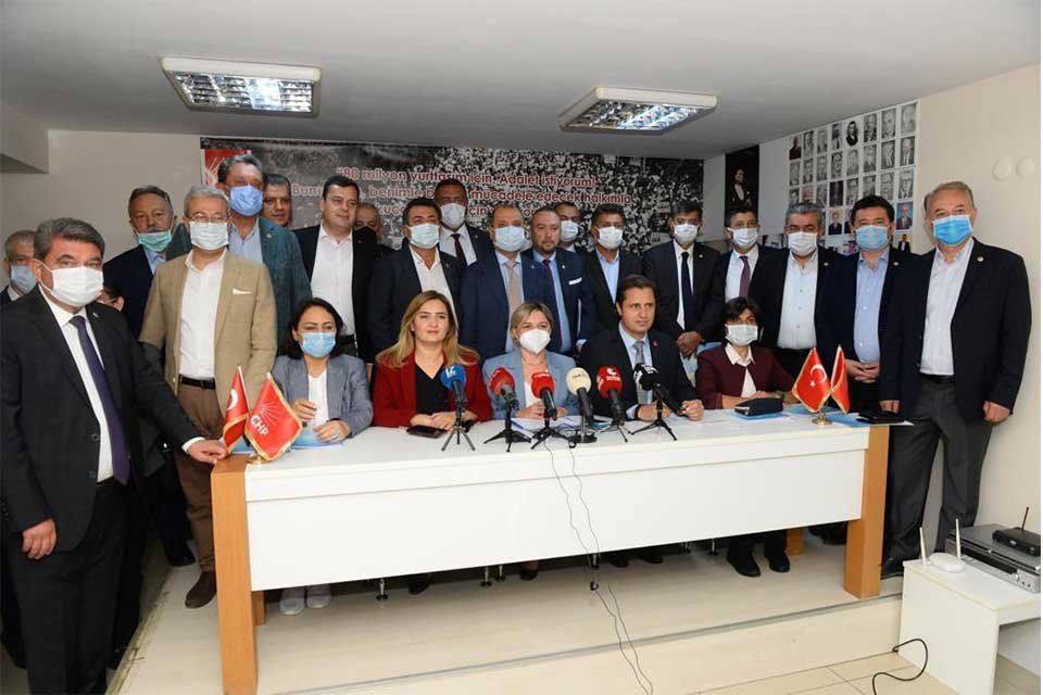 Cumhuriyet Halk Partisi, İzmir&rsquo;de 30 milletvekilinin katılımıyla il&ccedil;e ziyaretleri ger&ccedil;ekleştirmiş,