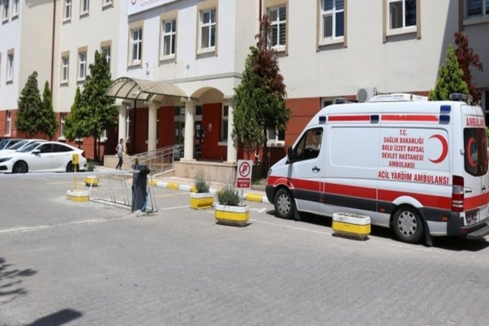 Bolu Valiliği, merkeze bağlı Yuva k&ouml;y&uuml;nde i&ccedil;me suyundan etkilenerek hastanelere