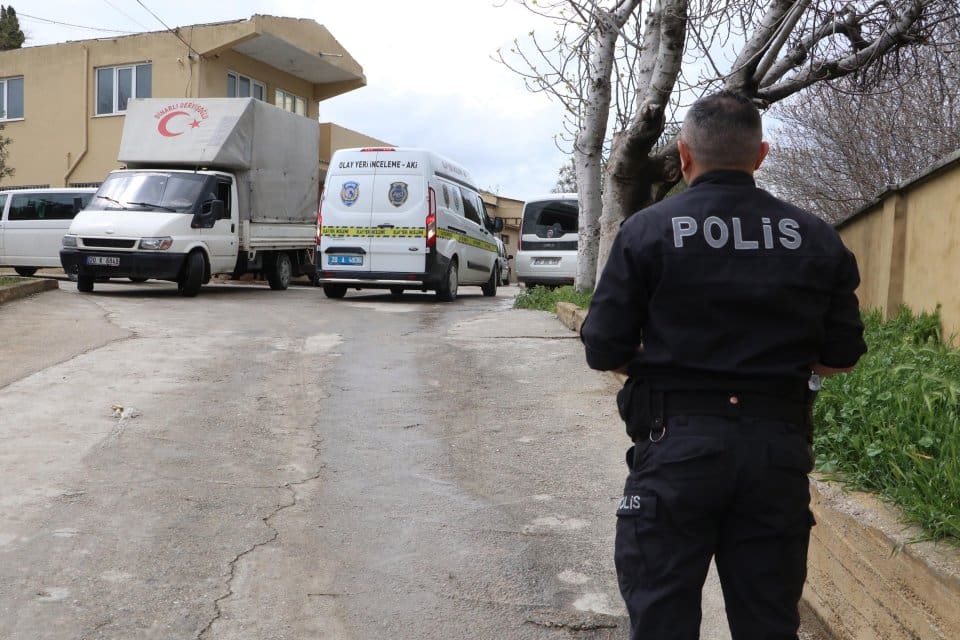 Denizli'nin Merkezefendi il&ccedil;esindeki tekstil fabrikasında bor&ccedil; meselesinden &ccedil;ıkan tartışmada iplik