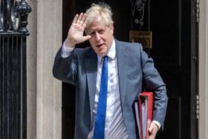İngiltere Başbakanı Boris Johnson, Muhafazakar Parti liderliğinden istifa etti. Yeni