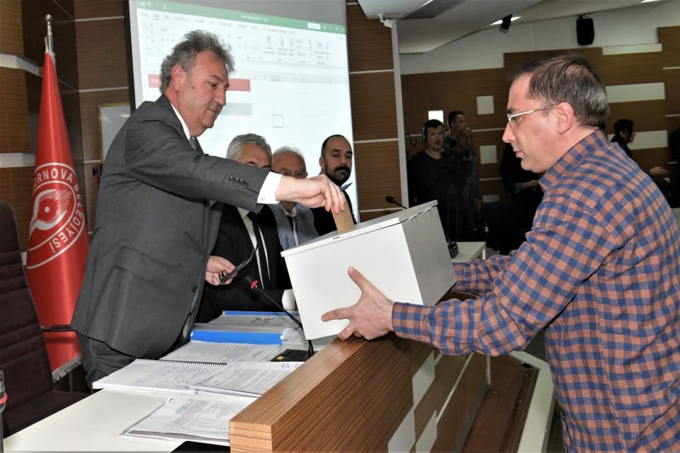 Bornova Belediye Meclisi&rsquo;nin Nisan ayı oturumunda milletvekili aday adayı olmak