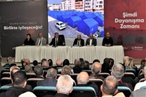 Bornova Belediye Başkanı Dr. Mustafa İduğ, deprem b&ouml;lgesinde kurdukları 2500