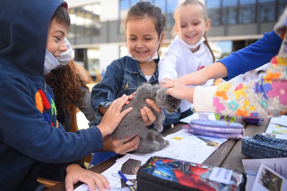 Bornova Belediyesi 4 Ekim D&uuml;nya Hayvanları Koruma G&uuml;n&uuml;&rsquo;nde anaokulu ve