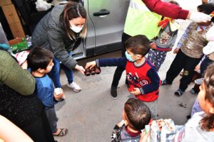 Bornova Belediyesi dar gelirli ailelere  yaptığı yardımların yanı sıra Koronavirüs