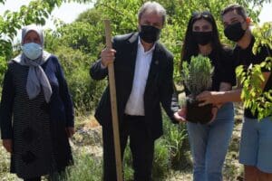 Bornova Belediyesi, Kayadibi Mahallesi&rsquo;nde bulunan Arılık&rsquo;ın yanına lavanta bah&ccedil;esi kuruyor.