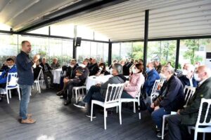 Tarım alanında yaptığı &ccedil;alışmalarla yerel &uuml;reticilere destek olan Bornova Belediyesi,