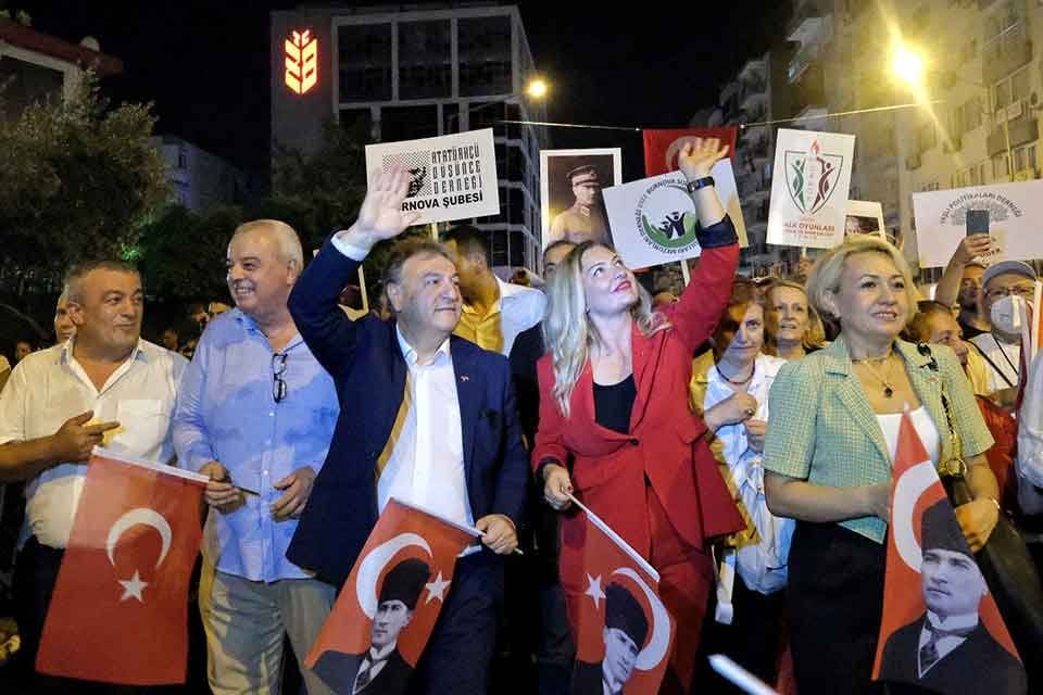Bornovalılar 30 Ağustos Zafer Bayramı&rsquo;nın 100. yılını zeybek coşkusuyla kutladı.