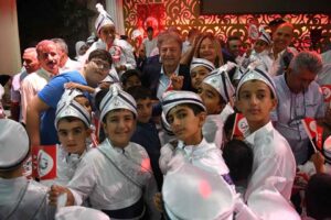 Bornova Belediyesi 305 çocuk için toplu sünnet şöleni düzenledi. Bornova’da
