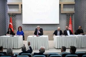 İl&ccedil;edeki yol sorunlarını iki yıl i&ccedil;inde tamamen &ccedil;&ouml;zme hedefi doğrultusunda
