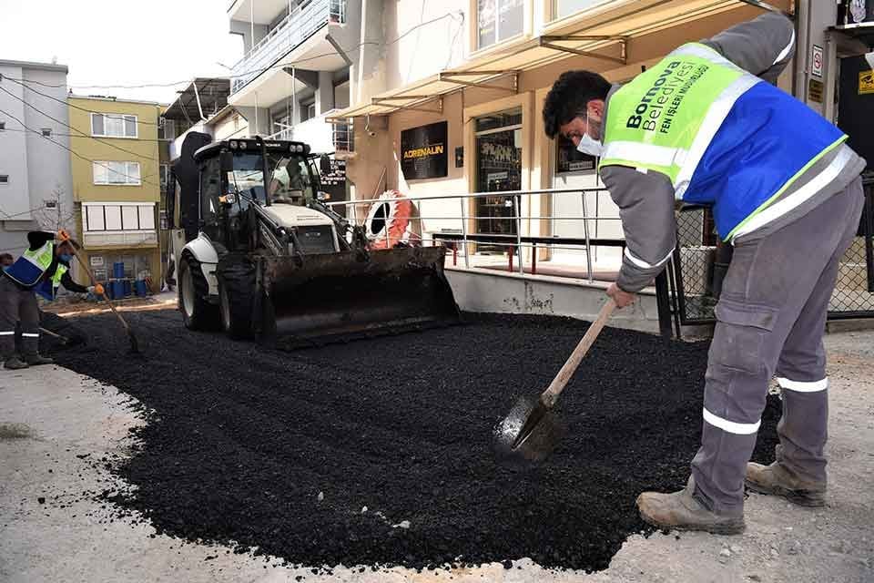 Bornova Belediyesi&rsquo;nin kurduğu asfalt &uuml;retim tesisi &ccedil;alışmaya başladı. &Ouml;nceki g&uuml;n