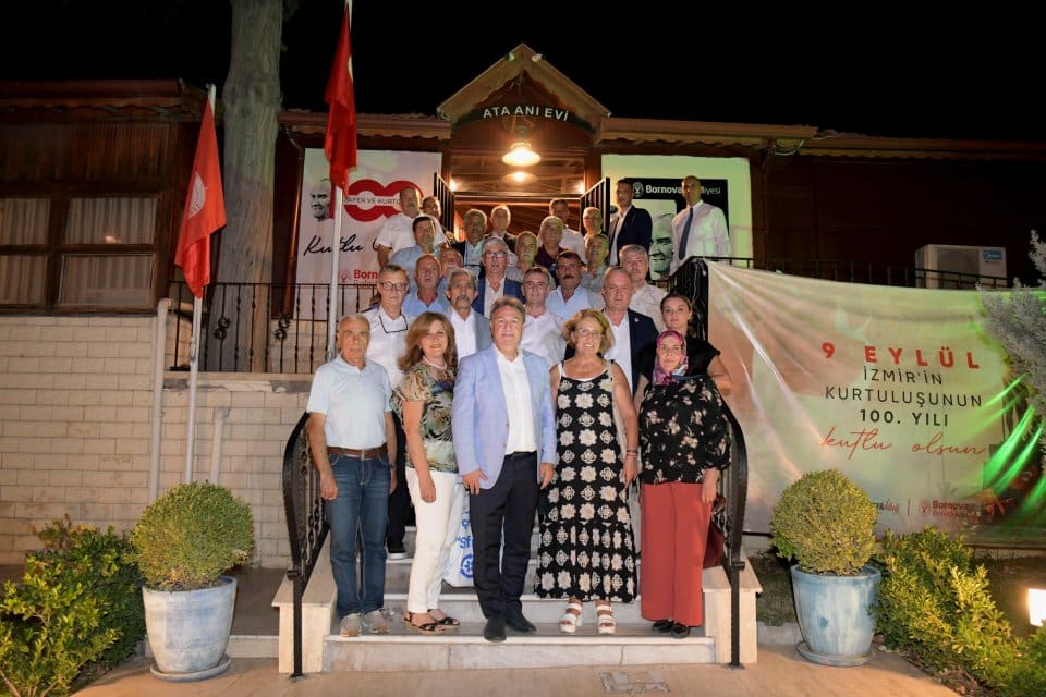 Bornova protokol&uuml; Belkahve&rsquo;deki Ata Evi&rsquo;nde biraraya geldi. Bornovalı milletvekilleri ve