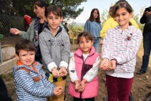 Bornova Belediyesi&rsquo;nin Yaka Mahallesi&rsquo;ndeki ormanlık alanda kurduğu Doğal Tarım &Ccedil;iftliği&rsquo;nde