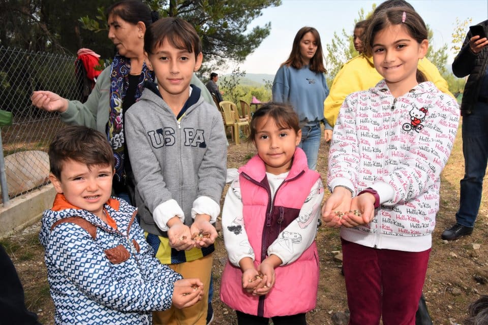 Bornova Belediyesi&rsquo;nin Yaka Mahallesi&rsquo;ndeki ormanlık alanda kurduğu Doğal Tarım &Ccedil;iftliği&rsquo;nde