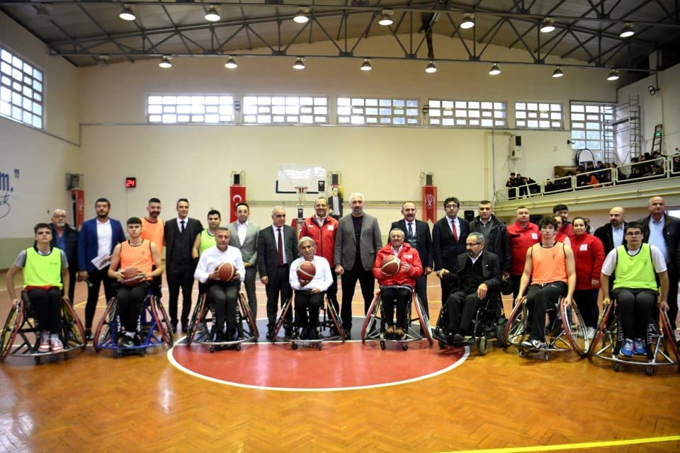 Bornova, 3 Aralık D&uuml;nya Engelliler G&uuml;n&uuml;&rsquo;nde &ccedil;ok &ouml;zel bir m&uuml;cadeleye