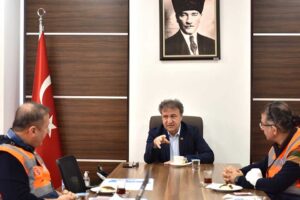 Bornovalı &ouml;ğrenciler Bornova Belediyesi ve İzmir Afet Bilinci &Ccedil;evre ve