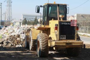 Bornova&rsquo;da &ccedil;evre ve g&ouml;r&uuml;nt&uuml; kirliliğine neden olan ka&ccedil;ak moloz d&ouml;k&uuml;mlerine