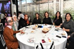 Bornovalı kadınlar 8 Mart D&uuml;nya Emek&ccedil;i Kadınlar G&uuml;n&uuml; dolayısıyla d&uuml;zenlenen