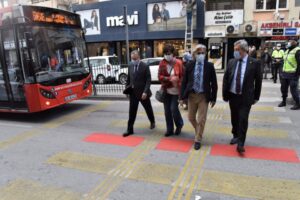 Bornova Belediyesi, İçişleri Bakanlığı tarafından yaya önceliğini vurgulamak amacıyla ülke