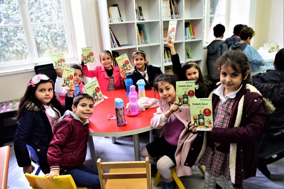 Bornova Belediyesi Kültür İşleri Müdürlüğü, yeni yıla çocuklara kitap okumayı