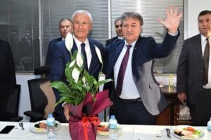Bornova Belediye Başkanı Dr. Mustafa İduğ, İzmir Şof&ouml;rler ve Otomobilciler