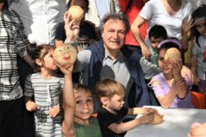 Bornova Belediyesi'nin Toplumsal D&ouml;n&uuml;ş&uuml;m Derneği ile Global Hope Network International'ın