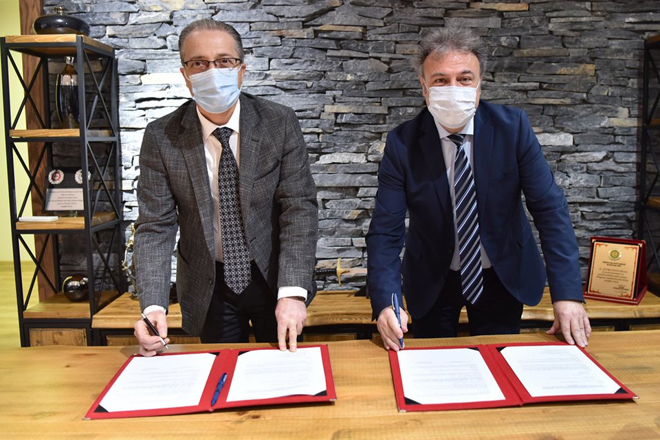 Bornova Belediyesi, vatandaşların teknolojiden yararlanarak kamudaki işlerini daha kolay &ccedil;&ouml;zmeleri