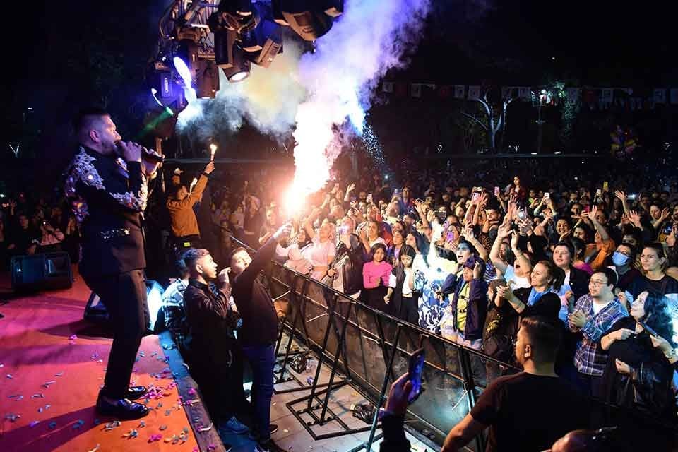 Bornova Belediyesi&rsquo;nin 8 Nisan D&uuml;nya Romanlar G&uuml;n&uuml;&rsquo;nde B&uuml;y&uuml;kpark&rsquo;ta d&uuml;zenlediği konser