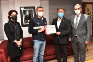 Bornova Belediyesi’nin çevre ve görüntü kirliliğine neden olan kaçak moloz