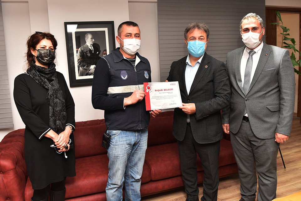 Bornova Belediyesi’nin çevre ve görüntü kirliliğine neden olan kaçak moloz