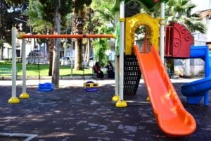 Bornova Belediyesi, Koronavir&uuml;s tedbirleri kapsamında alınan tam kapanma kararıyla sahalarda