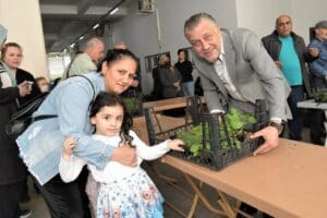 Yerelde kalkınma hedefiyle tarıma destek olan Bornova Belediyesi atalık tohumlardan