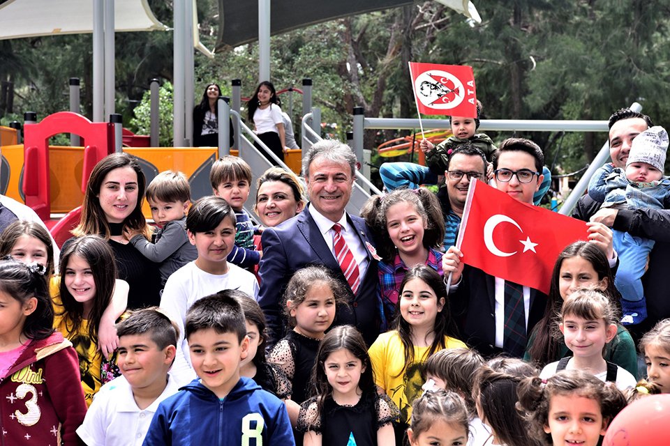 Bornova Belediyesi’nin koronavirüs salgınının etkilediği grupların başında gelen çocuklara özel