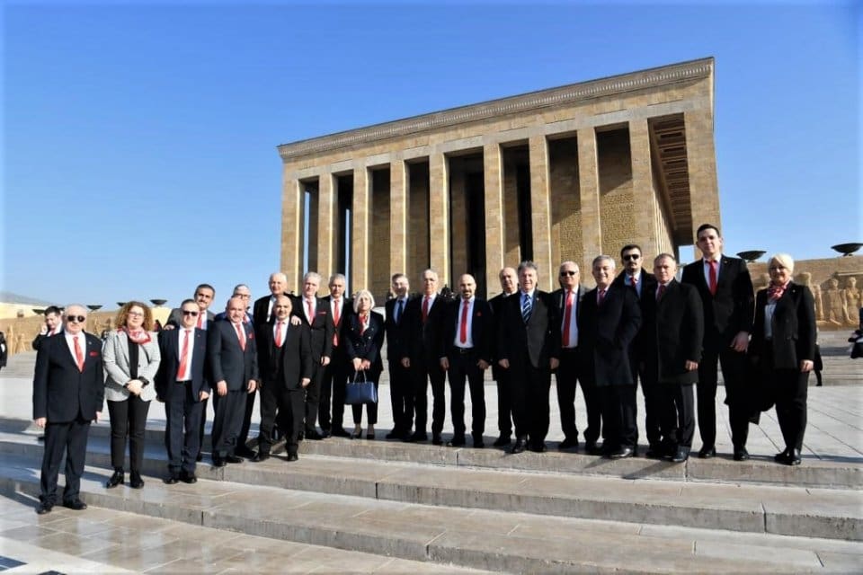 Bornova Belediye Başkanı Dr. Mustafa İduğ, meclis &uuml;yeleri ve muhtarlardan