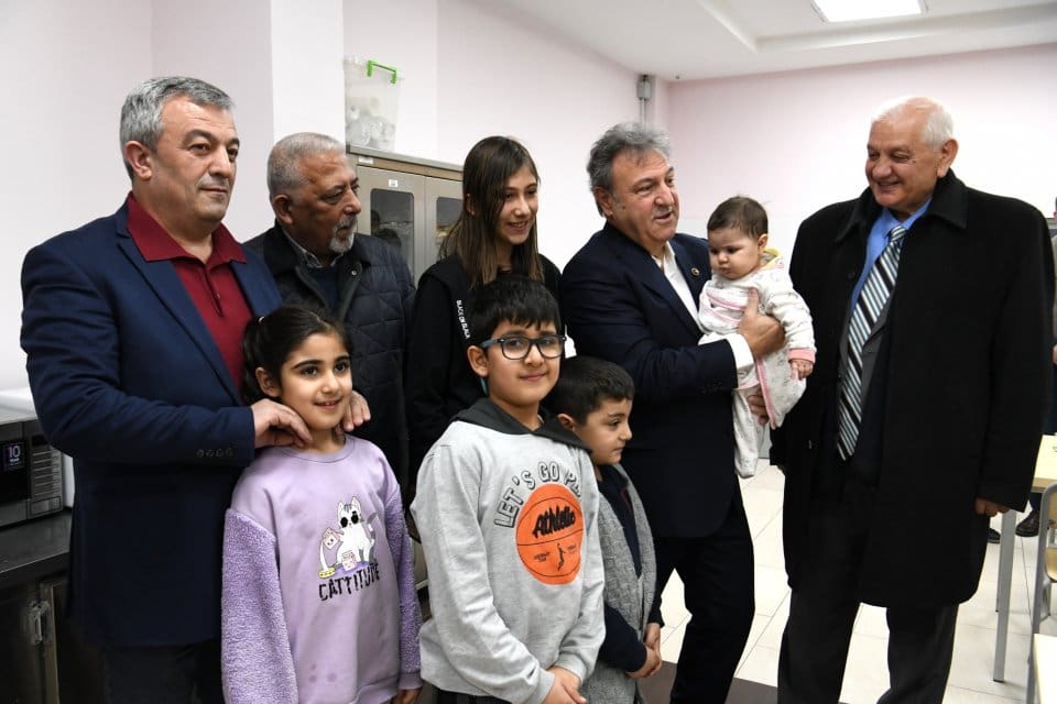 Bornova Belediyesi, deprem sonrasında ihtiya&ccedil; duyanlara psikolojik destek başlatıyor. &Uuml;cretsiz
