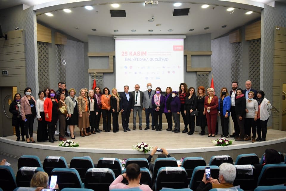 &nbsp; Bornova Belediyesi, "25 Kasım Kadına Y&ouml;nelik Şiddete Karşı Uluslararası