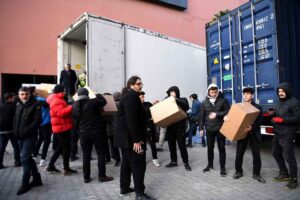 Depremin merkezi Kahramanmaraş&rsquo;ın il&ccedil;elerinden olan Nurhak&rsquo;a Bornova&rsquo;dan kardeş eli uzandı.
