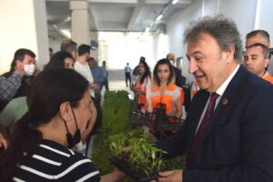 Bornova Belediyesi tarıma destek olmak i&ccedil;in d&uuml;zenlediği eğitimlere d&uuml;nya genelinde