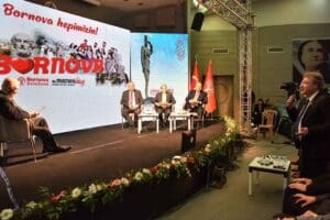 Usta Gazeteci Uğur D&uuml;ndar&rsquo;ın sunduğu, televizyonların ekran klasiği &ldquo;Demokrasi Arenası&rdquo;