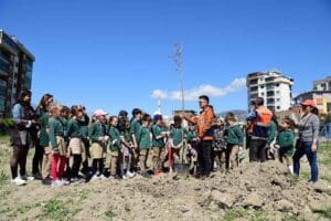 Bornova Belediyesi, il&ccedil;edeki yeşil varlığını arttırmaya y&ouml;nelik kapsamlı &ccedil;alışmalardan birini