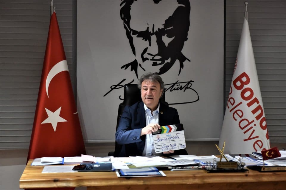 Sinemayı sevdirmek ve geleceğin sinemacılarını yetiştirmek amacıyla faaliyetlerini s&uuml;rd&uuml;ren Bornova
