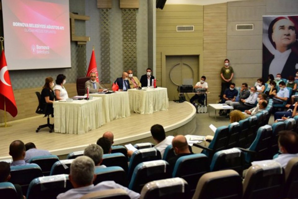 Bornova Belediyesi Ağustos ayı meclis toplantısı Başkan Vekili Hüseyin Ünal