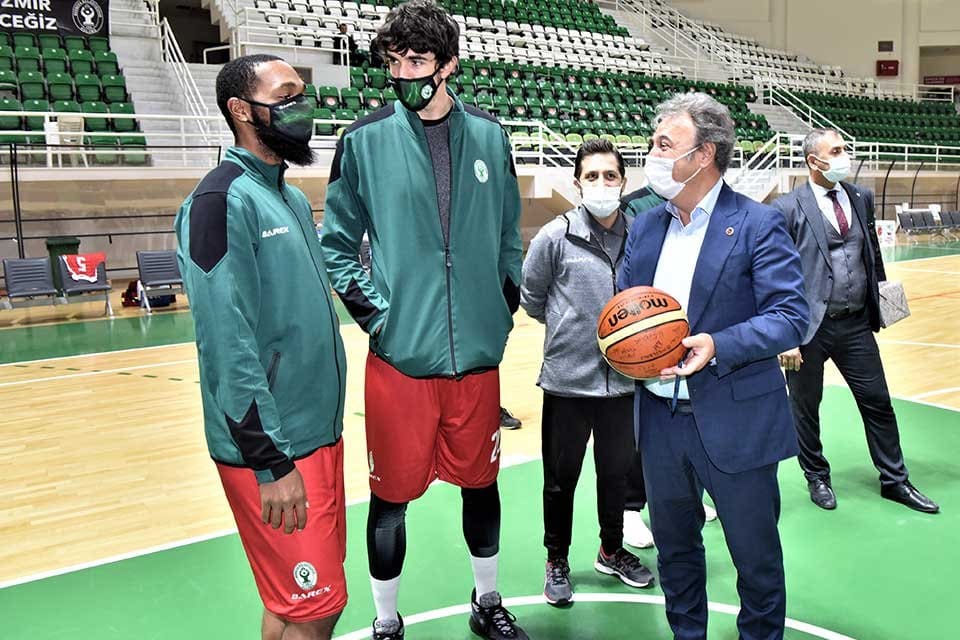 Bornova T&uuml;rkiye&rsquo;nin gurur kaynağı olan gen&ccedil; millileri ağırlamaya hazırlanıyor. 2021