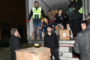 T&uuml;m T&uuml;rkiye merkez yaşanan &nbsp;2 deprem ile yasa boğulurken Bornova