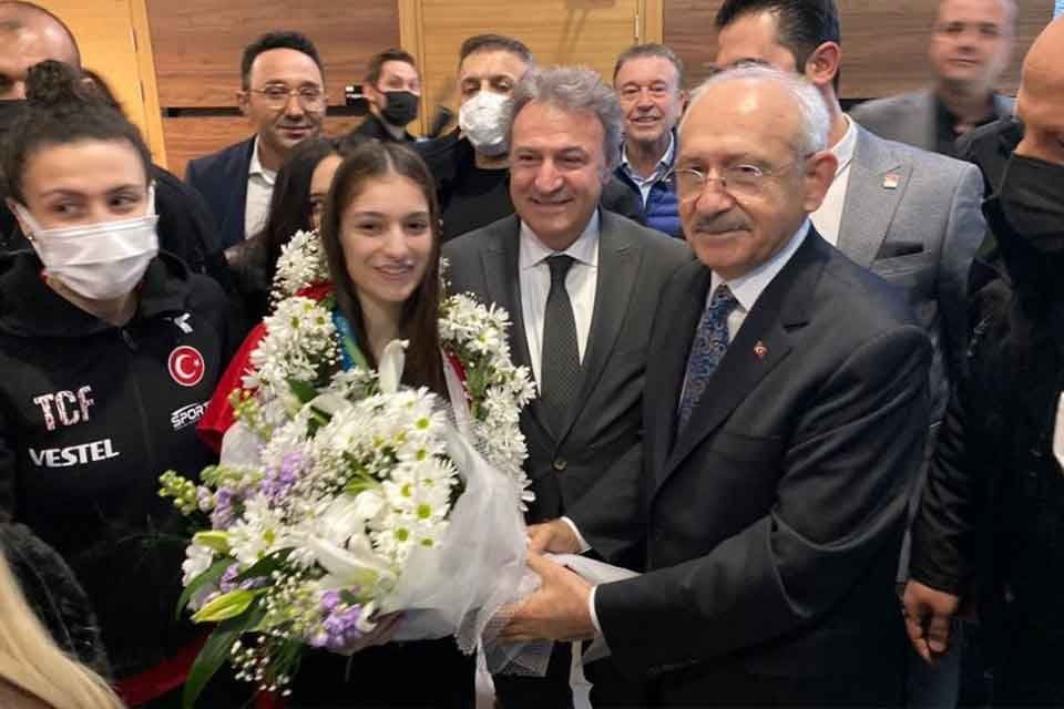 Trampolin Cimnastik D&uuml;nya Kupası'nda altın madalya kazanan Bornova Belediyespor Kul&uuml;b&uuml;