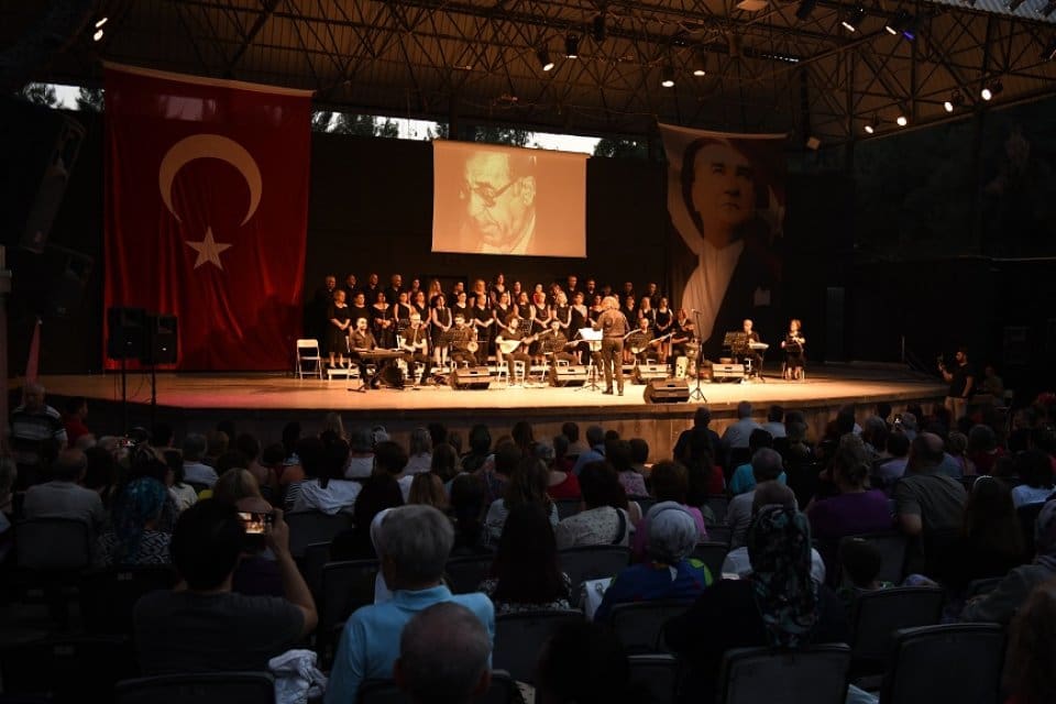 Bornova Belediyesi, 2 Temmuz 1993&rsquo;te Sivas&rsquo;ta Madımak Oteli&rsquo;nde yakılarak &ouml;ld&uuml;r&uuml;lenleri,