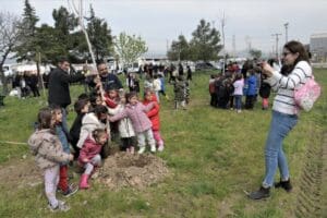 &Ccedil;evre bilinci ve doğa sevgisini &ccedil;ocuklara aşılamak i&ccedil;in &ccedil;eşitli &ccedil;alışmalar
