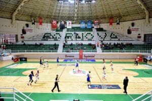 T&uuml;rkiye Basketbol Federasyonu Asbaşkanı H&uuml;seyin Beşok, Bornova ve Karşıyaka&rsquo;nın ev
