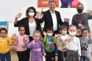 &Ccedil;ocukların eğitimine y&ouml;nelik pek &ccedil;ok projeye imza atan Bornova Belediyesi,