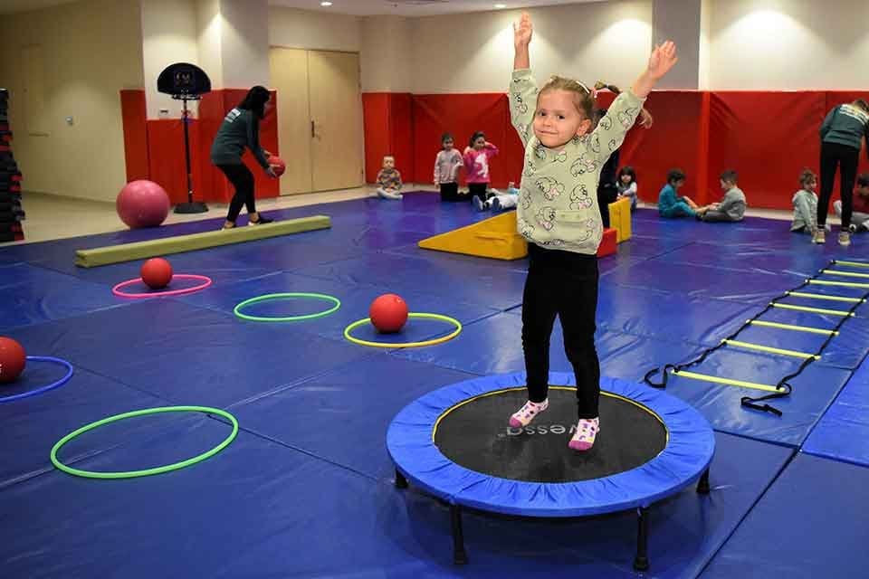 Bornova Belediyesi&rsquo;nin &ccedil;ocukları geleceğe hazırlamak ve erken yaşta spor yapmaya