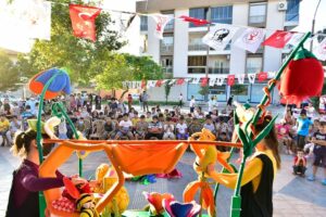 Bornova Belediyesi, düzenlendiği etkinlikler ile yaz tatilindeki çocukların keyifli zaman